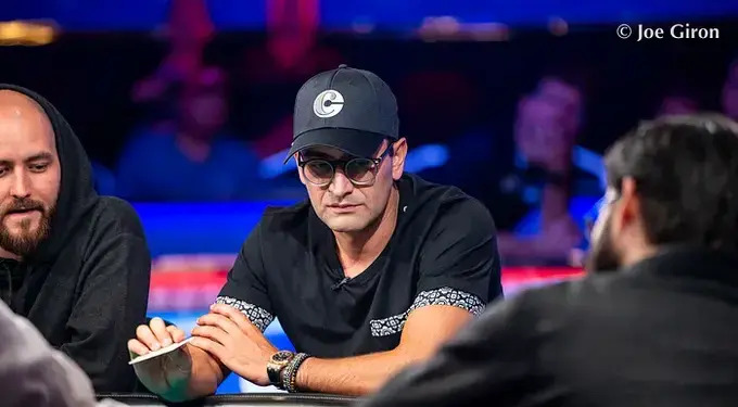 Antonio Esfandiari torna a brillare con una grande vittoria all’Hustler Casino Live