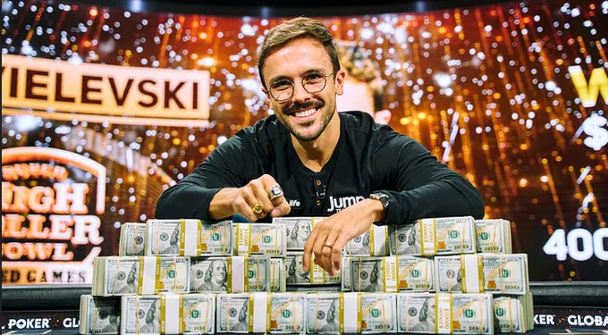 Il Super High Roller Bowl Mixed Games fatale per le leggende. Vince Dzivielevski