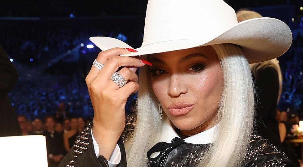 Beyoncé lancia un pezzo sul Texas Hold’em durante il Super Bowl