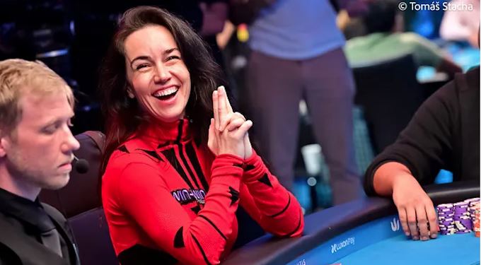 Liv Boeree sposa Igor Kurgavov: cerimonia in Nevada al Burning Man festival