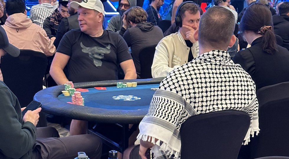 Bonomo-Wsop è scontro: ‘Togliti la kefiah o ti squalifichiamo’