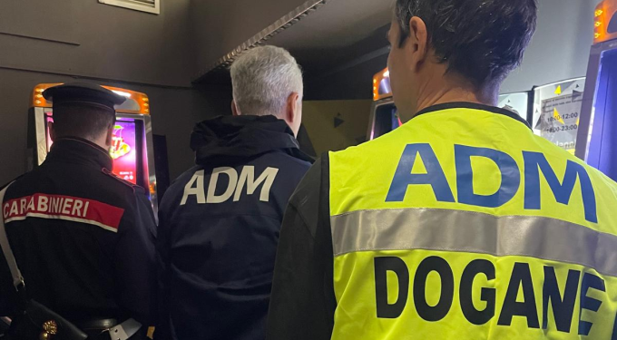 Roma, Adm trova minorenni in sala giochi incustodita