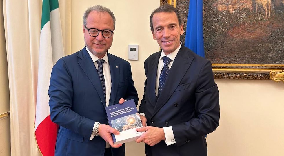 Il libro dell’avvocato Cardia sul gioco pubblico consegnato all’onorevole Mulé alla Camera