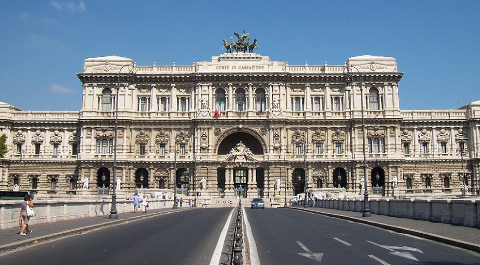 Sgravi Inps a chi lavora a Campione: ‘Pagamento in Chf va scritto su contratto’