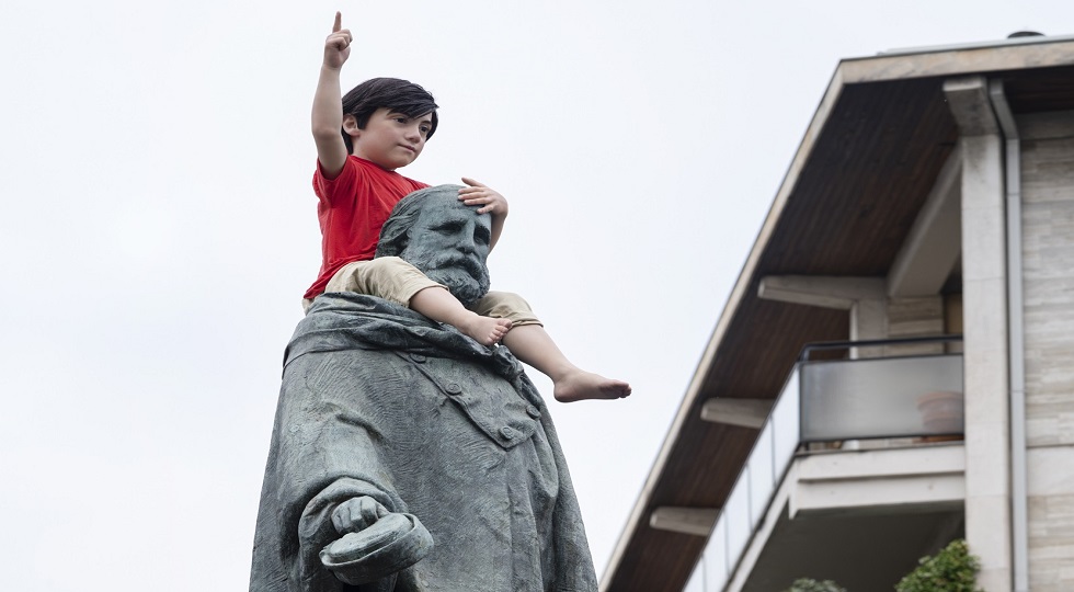 Alla scoperta di Bergamo e dell’arte di Cattelan con Gamec e Brightstar