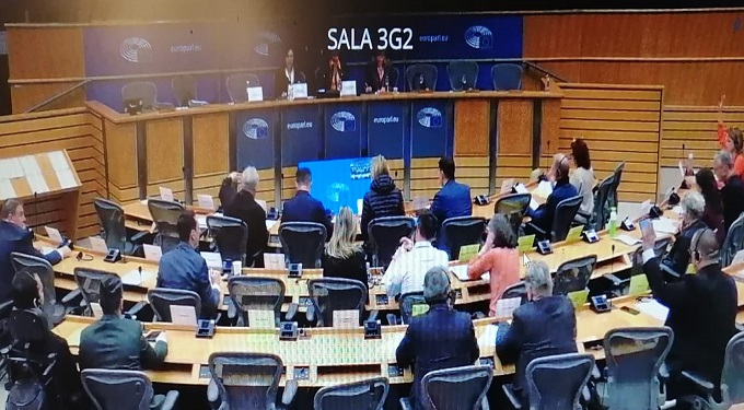 Comma 7 e norme Ue, Commissione petizioni: ‘No violazioni’, ma rimanda all’Imco