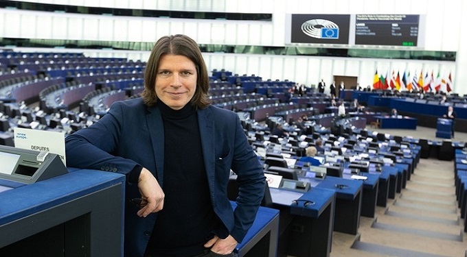 Parlamento Ue, Corrao: ‘Stati europei cooperino per contrastare ludopatia’