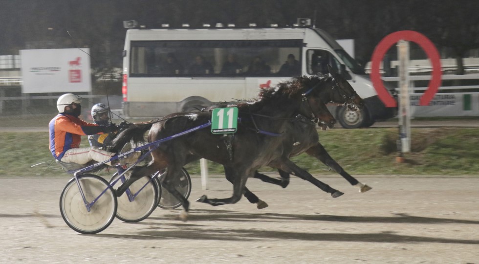Ippodromo Snai San Siro, neanche la pioggia ferma  Dj Dei Veltri