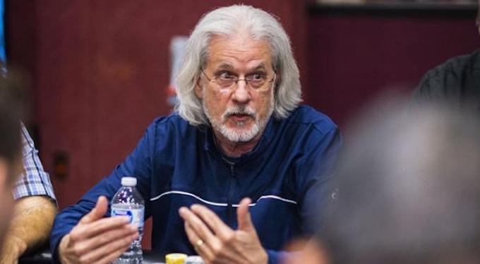 Il player ‘Doc’ Toulose, si accascia e muore durante un torneo di poker in Texas