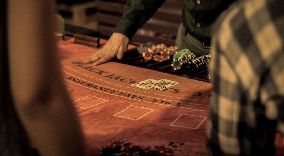 Professione croupier, i pro e i contro del mestiere