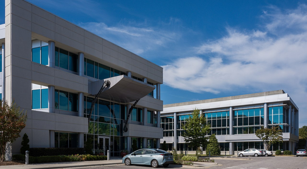 Epic Games taglia i costi: via 830 dipendenti e la piattaforma Bandcamp