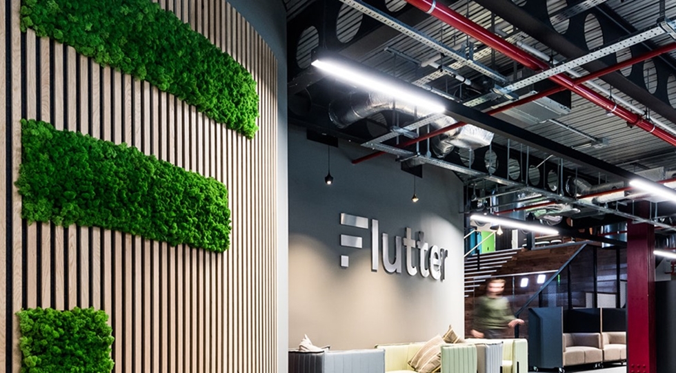 Trattative tra Flutter e Playtech su Snaitech: operazione da 2,3 miliardi