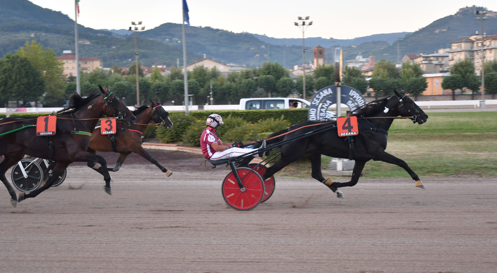 Ippodromo Snai Sesana: ‘La febbre del sabato sera’ per la seconda giornata stagionale