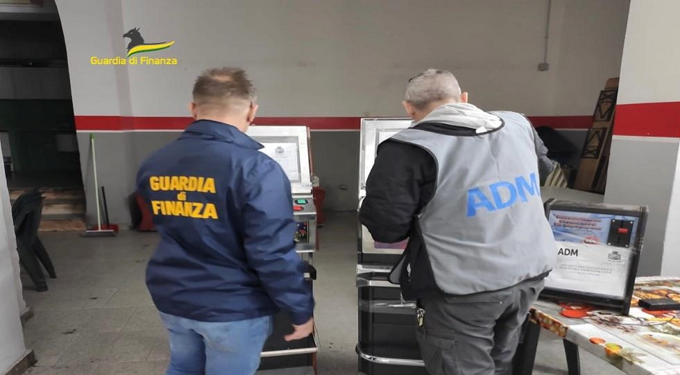 Palermo, Gdf-Adm: sequestrati tre apparecchi da gioco in una sala priva di autorizzazioni