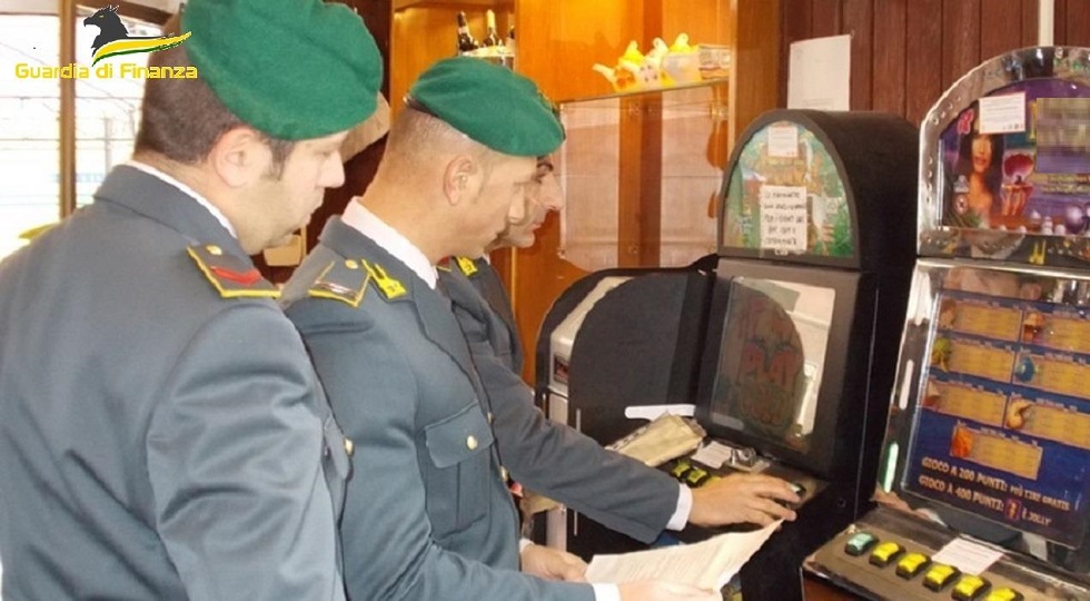 Taranto, gioco illegale: associazioni culturali evadono il fisco per oltre 1,9 milioni di euro