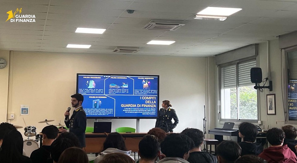 Monza, Gdf a scuola per promuovere la legalità: tra i temi gioco e scommesse