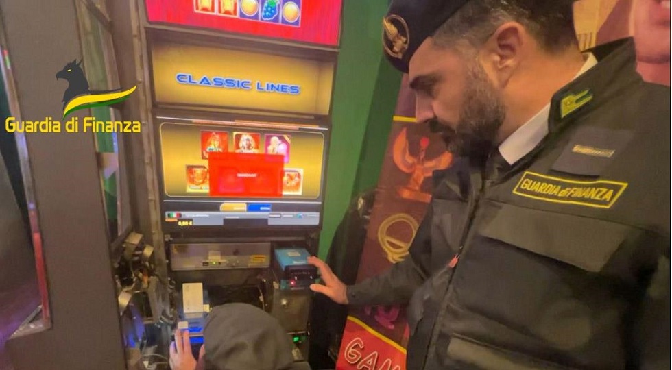 Gdf Varese: sequestrato profitto illecito a un gestore di slot machine