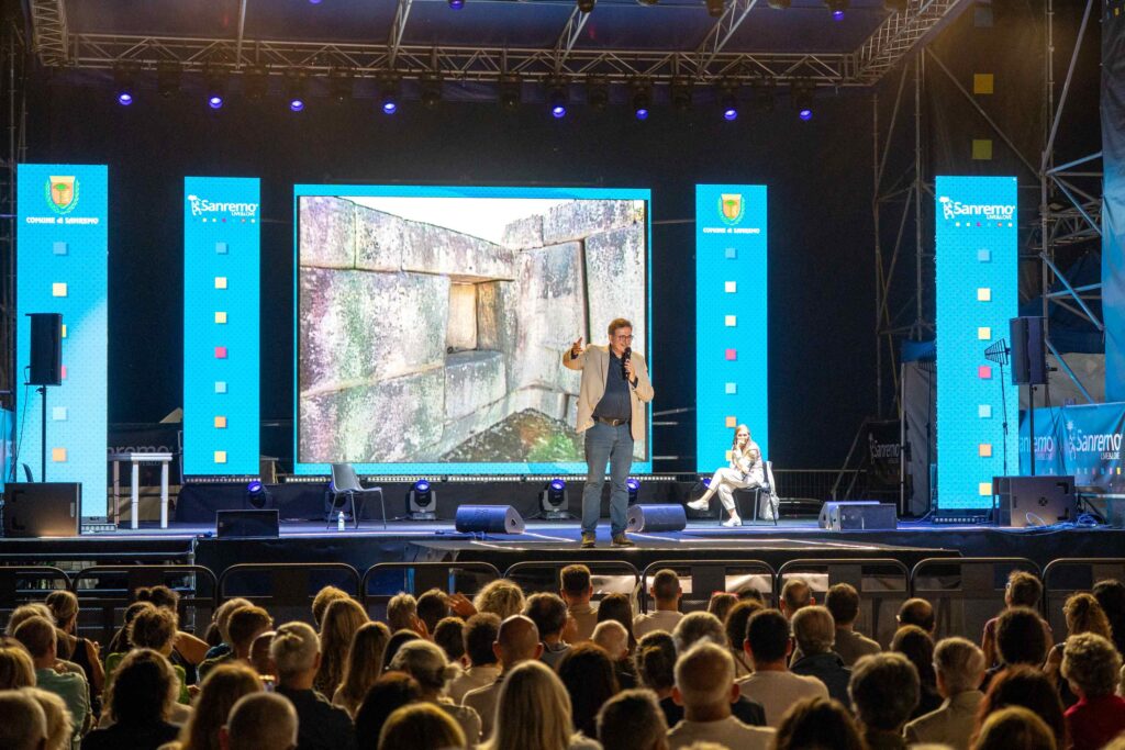 Martedì Letterari del Casinò Sanremo, bagno di folla per Giacobbo a Pian di Nave