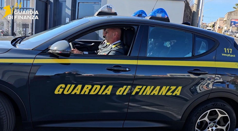 Catania: infiltrazione mafiosa nel gioco online, sequestrate 20 attività commerciali