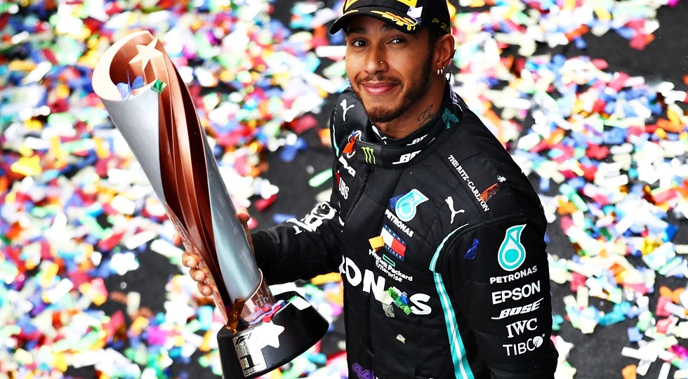 Formula 1: Lewis Hamilton si veste di rosso (Ferrari)?