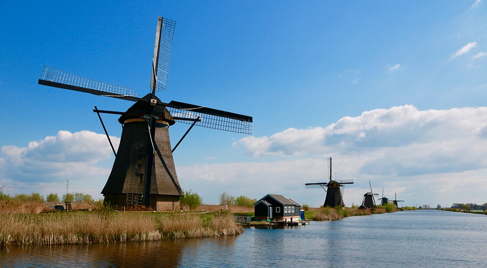 Holland Casino, calcio e slot a braccetto online