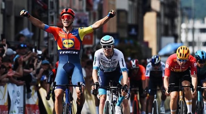 Tour de France: per i bookies sarà Pogacar contro Vingegaard