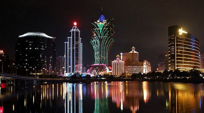 Macao, nel 2026 chiudono i casinò satellite: crolla il valore degli immobili