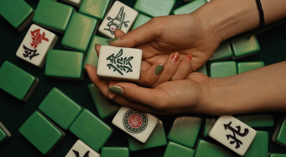 Poker e Mahjong e tanti soldi in una bisca di Milano Chinatown