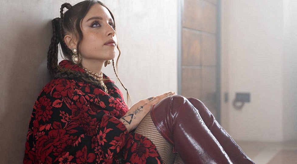 Sanremo 2024, Angelina Mango canta il papà ed è senza rivali nella serata Cover