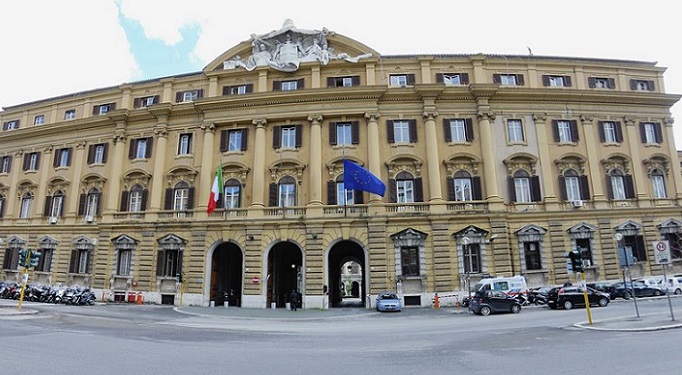 Il tetto al contante torna a mille euro, Giorgetti: ‘Errore, ora correggiamo’