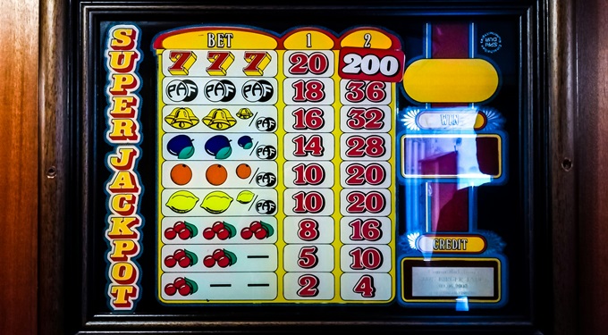 Assoadvisor e Assoutenti: un libro per contrastare la ludopatia