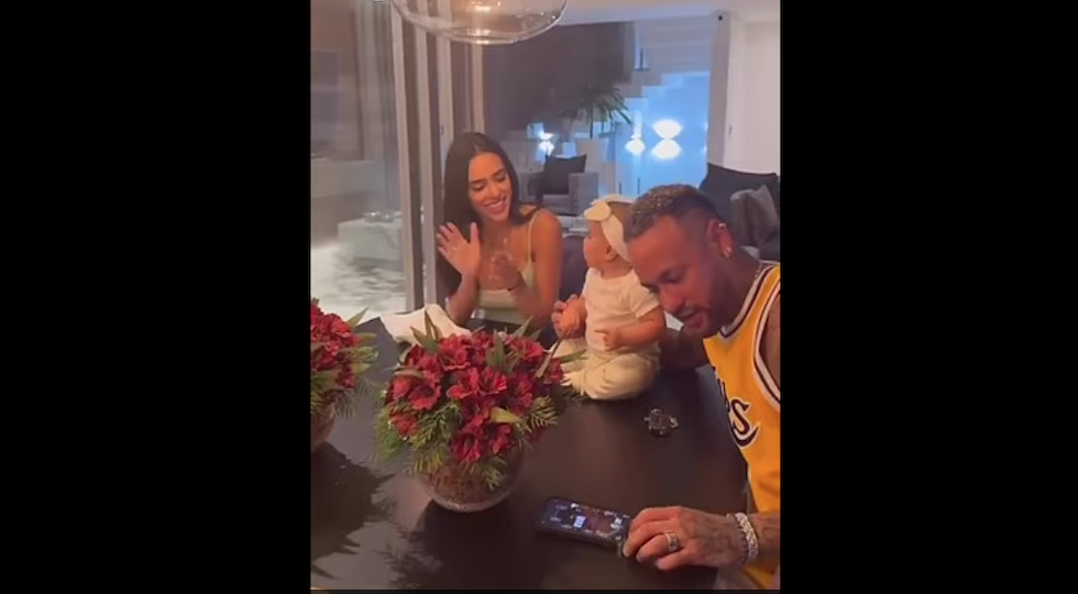 Neymar Jr gioca a poker durante il compleanno della figlia! Il video è virale