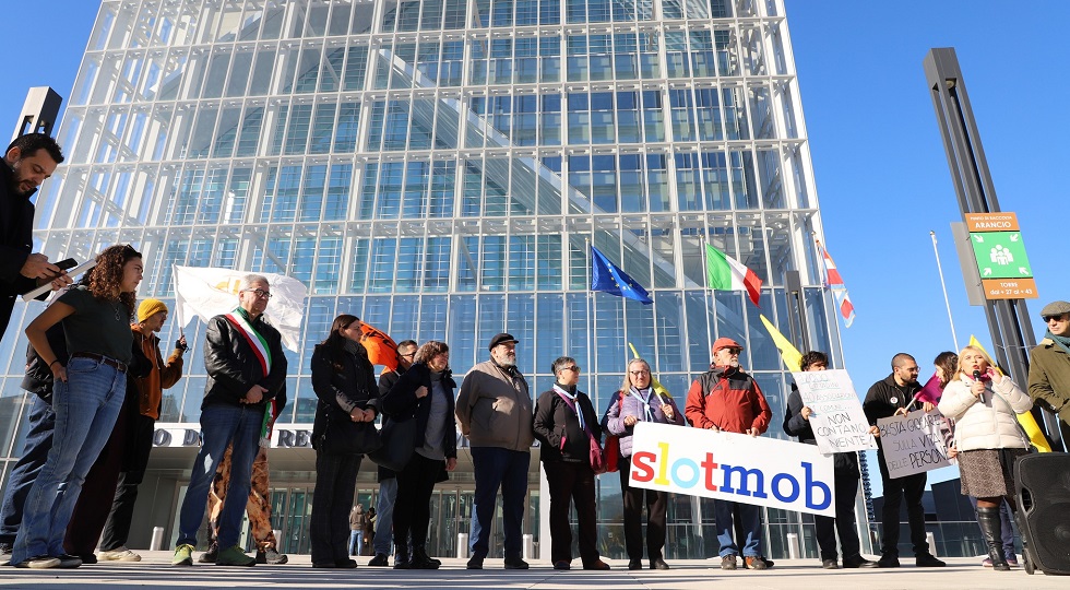 Contrasto ludopatia: Libera Piemonte punta sui limiti orari, la Regione sull’informazione