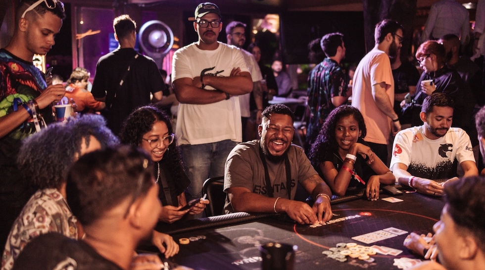 Il team di eSport di Akkari fa il pieno tra Counter Strike e tornei di poker a Rio de Janeiro