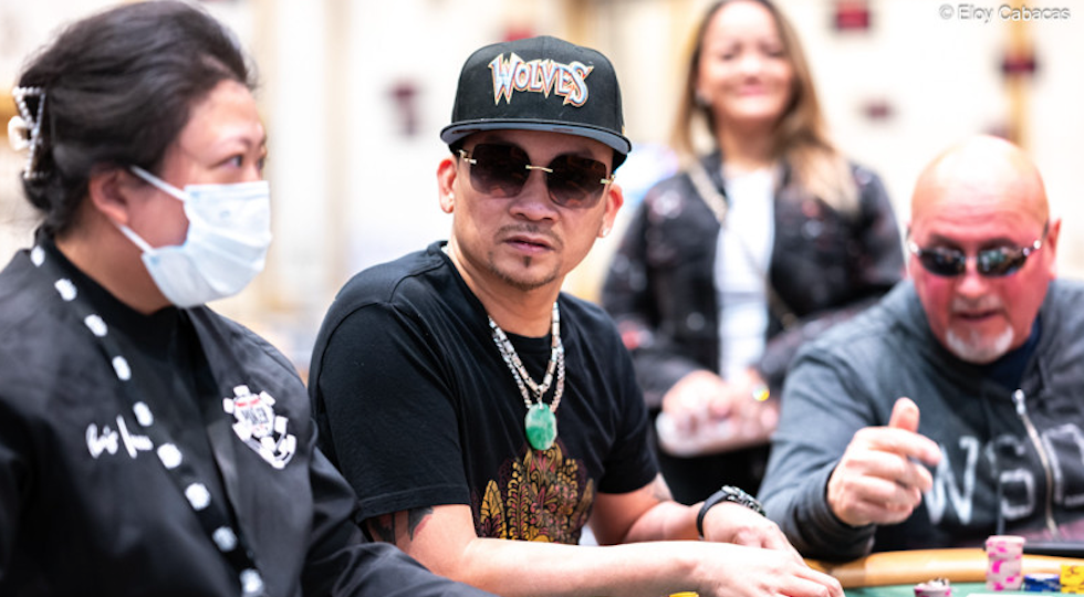 Le Wsop iniziano coi campioni del mondo al tavolo: Nguyen domina, chi esce regala il ticket per il main