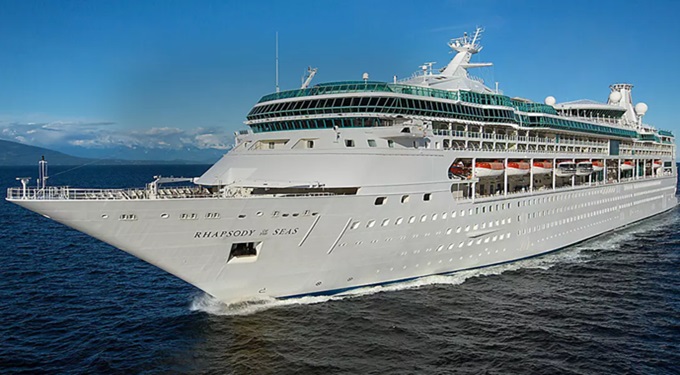 Perde 14mila euro al casinò della nave, poi si tuffa in mare per scappare