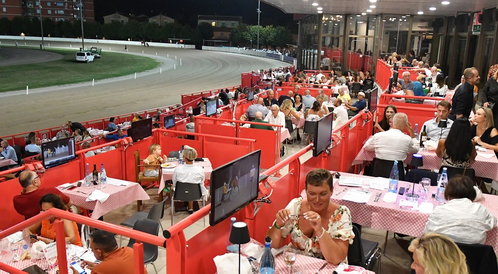 Ippodromo Snai Sesana: venerdì 31 ottobre tornano trotto e intrattenimento