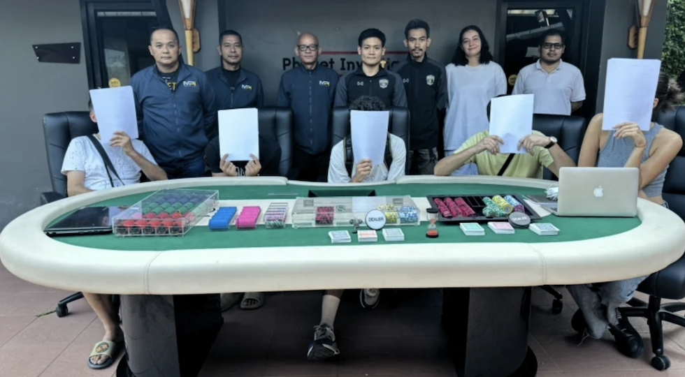 Russi e ucraini giocano a poker in Thailandia ma la polizia li scopre e li arresta