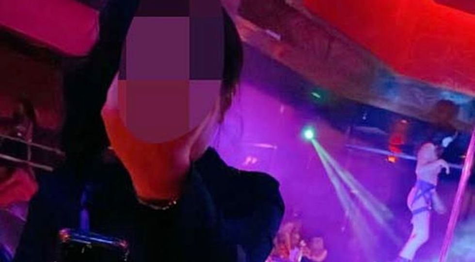 La poker player Sashimi dà spettacolo anche in uno Strip club
