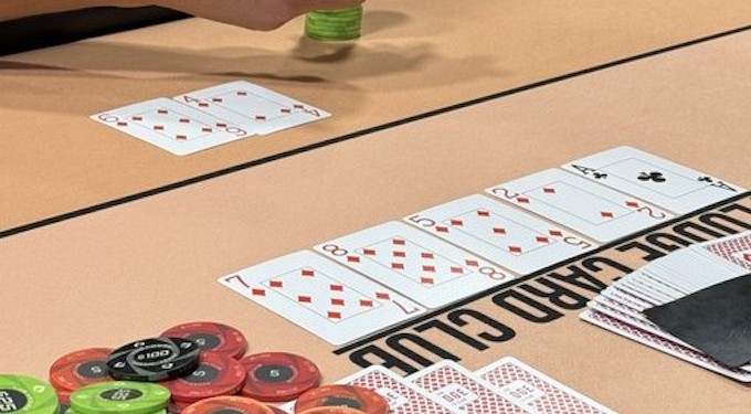 Folda scala colore nut a carte scoperte e diventa già l’eroe dell’anno