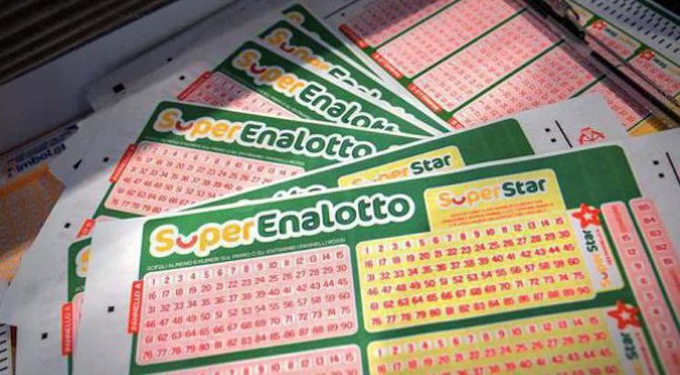 Superenalotto: il 6 sfugge e il Jackpot sale a 27,6 milioni