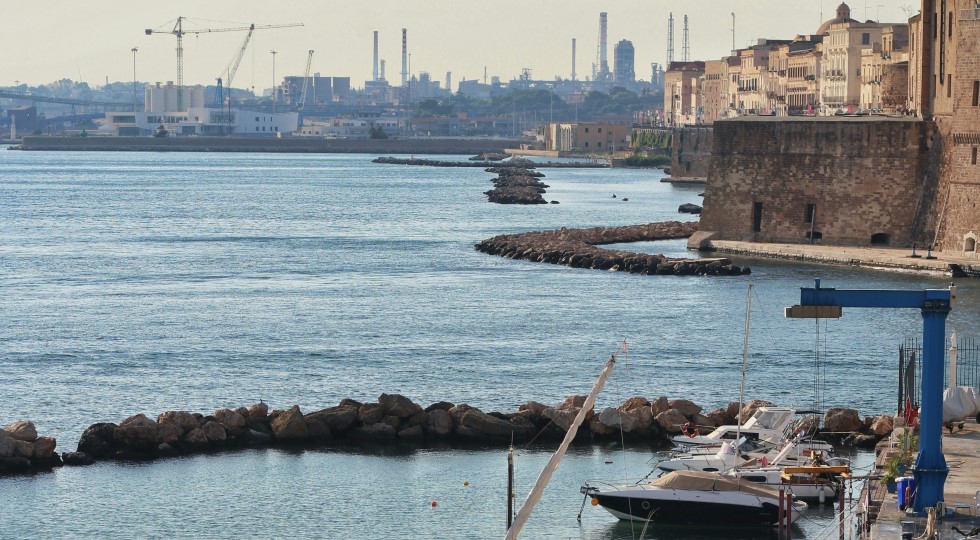 Tar Puglia, distanziometro: sospeso rigetto licenza per vicinanza a chiesa