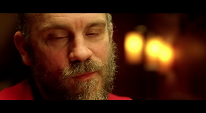 John Malkovich ‘perseguitato’ da Teddy KGB: ‘Mi fermano dappertutto per farmi le battute di Rounders!’