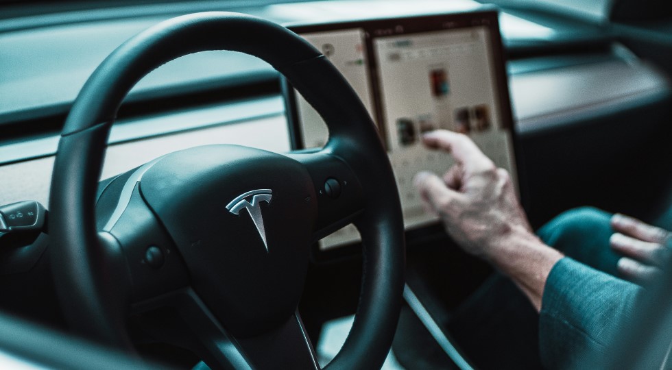 Tesla, addio al supporto a Steam: in macchina non si gioca più