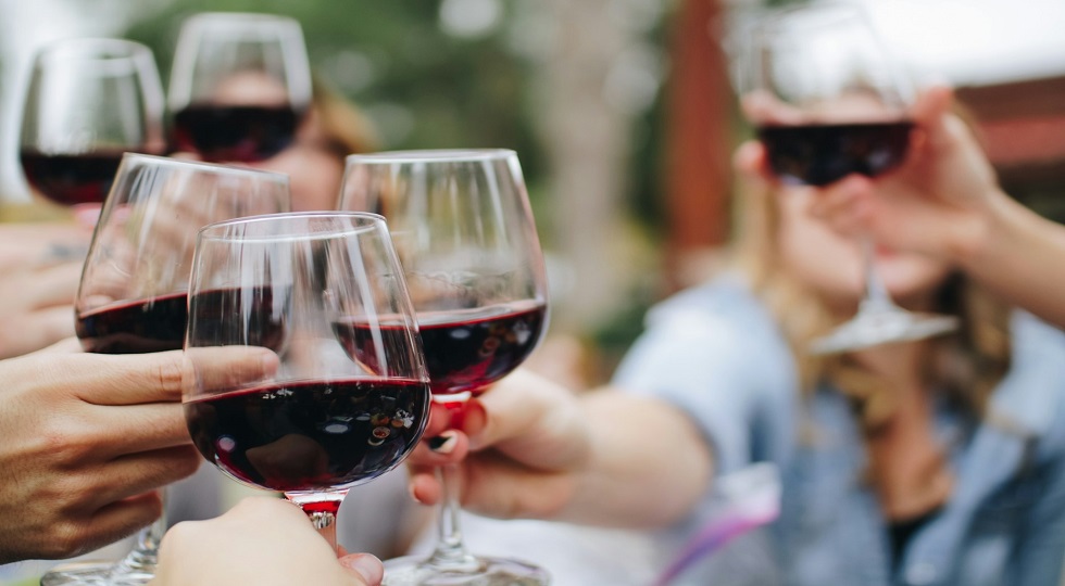 Un brindisi al Belpaese dalla duplice moralità