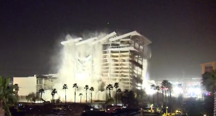 Las Vegas: implosione ‘comandata’ distrugge l’Eastside Cannery Casino