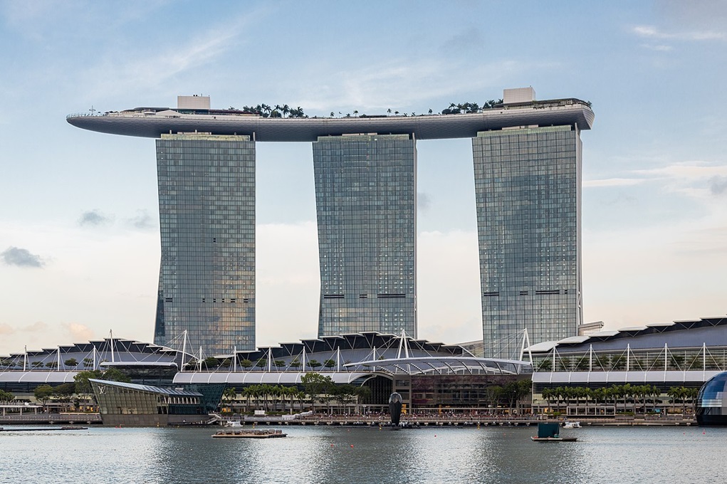 Singapore, Marina Bay Sands rilancia: progetto da 8 miliardi con nuovo hotel e casinò