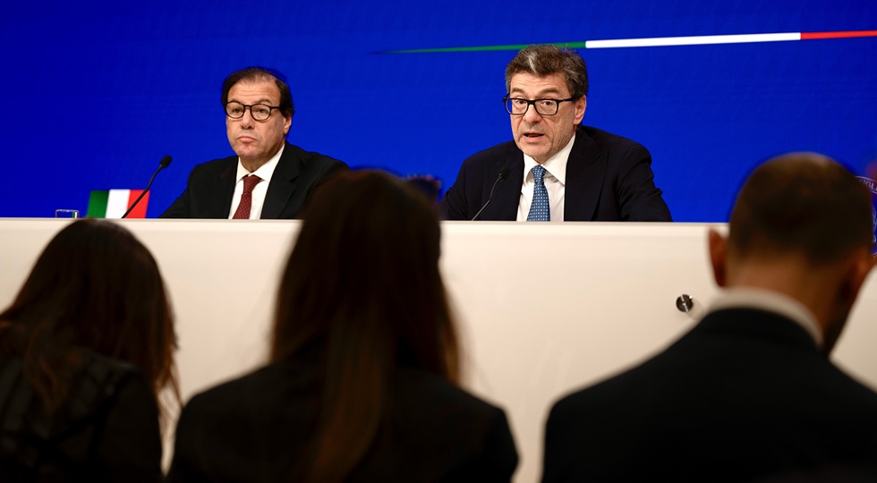 Stati generali Adm, gioco sul palco con Giorgetti e Leo